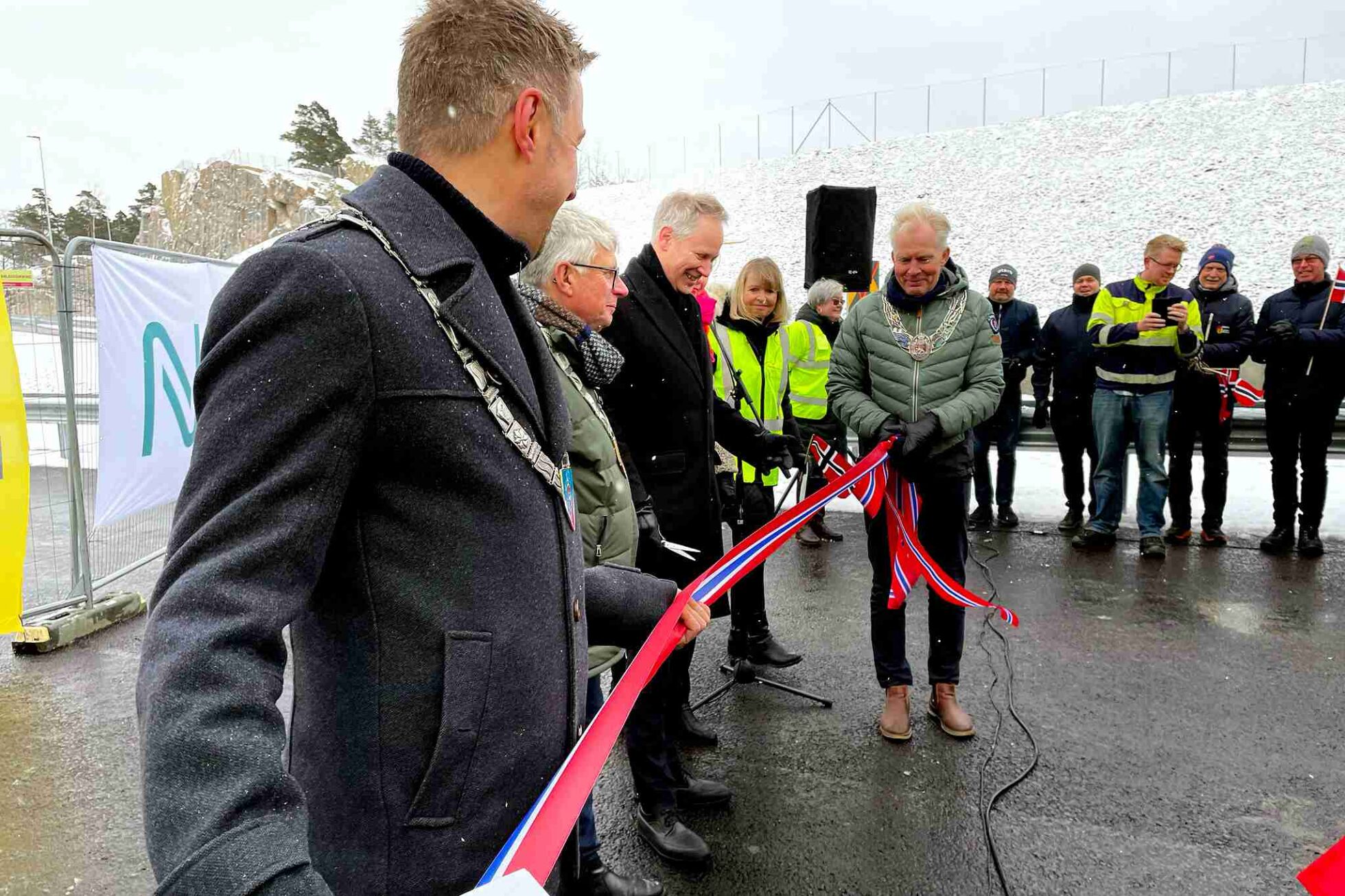 Samferdselsministeren gledet seg over åpning av E39 Kristiansand - Mandal