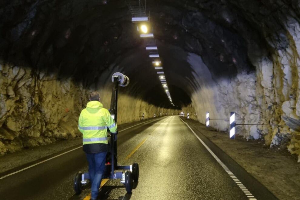 Skanner tunneler for å avdekke skader