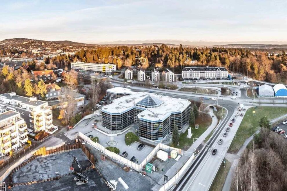 J.B. Ugland kjøper seg inn i Norwegian sitt hovedkontor