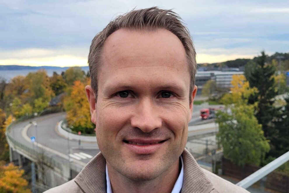 Ansetter kommersiell direktør