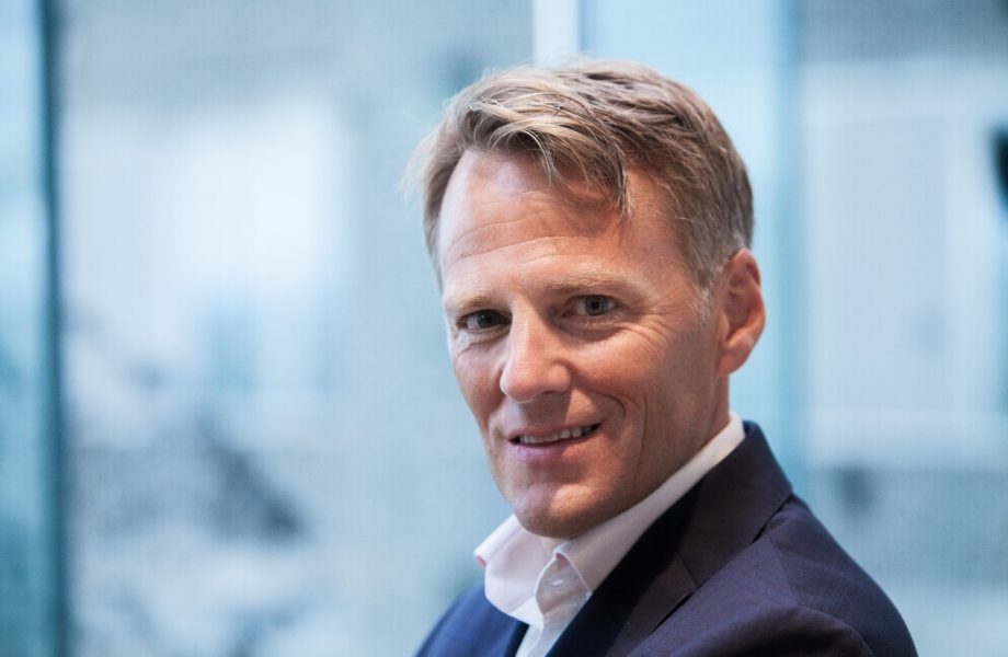 Salget ned 22,9 % i mars