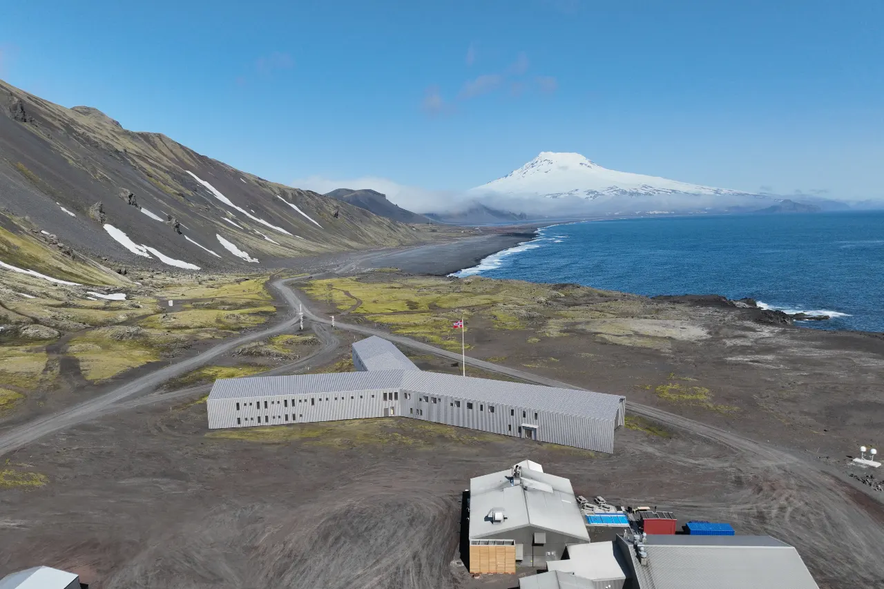 Krevende anleggsarbeider starter på Jan Mayen