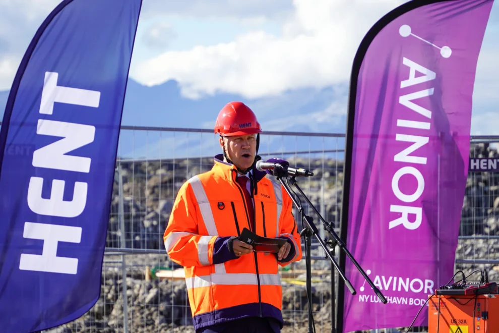 Jon-Ivar Nygård under grunnsteinsledleggelsen på ny lufthavn i Bodø.
