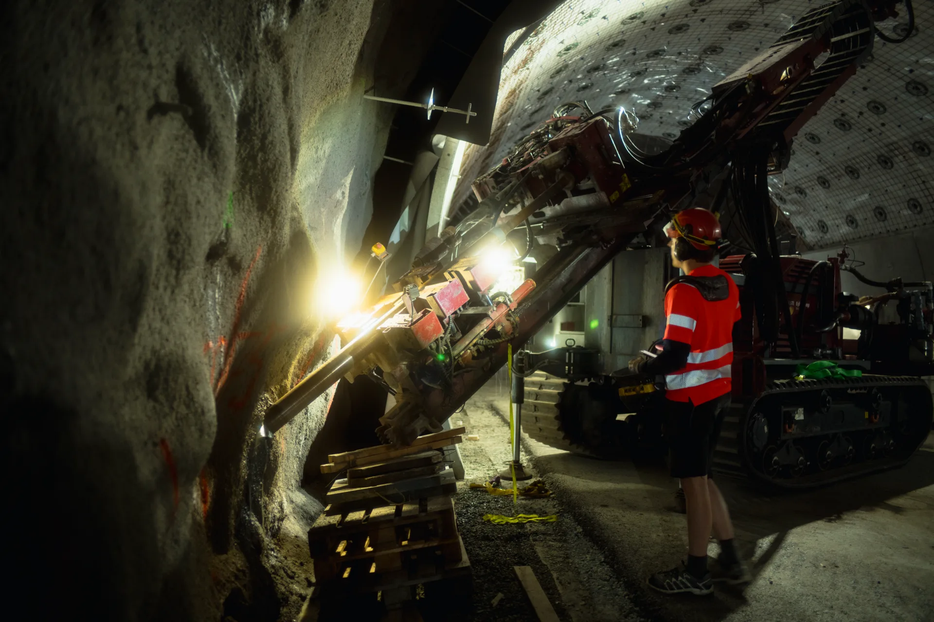 Fremtiden for tunnelbygging er ikke bare forbedret sprengstoff, stål og maskiner. Den er digital, datadrevet og smartere. Og kanskje viktigst: tryggere, skriver innsenderen. NGI