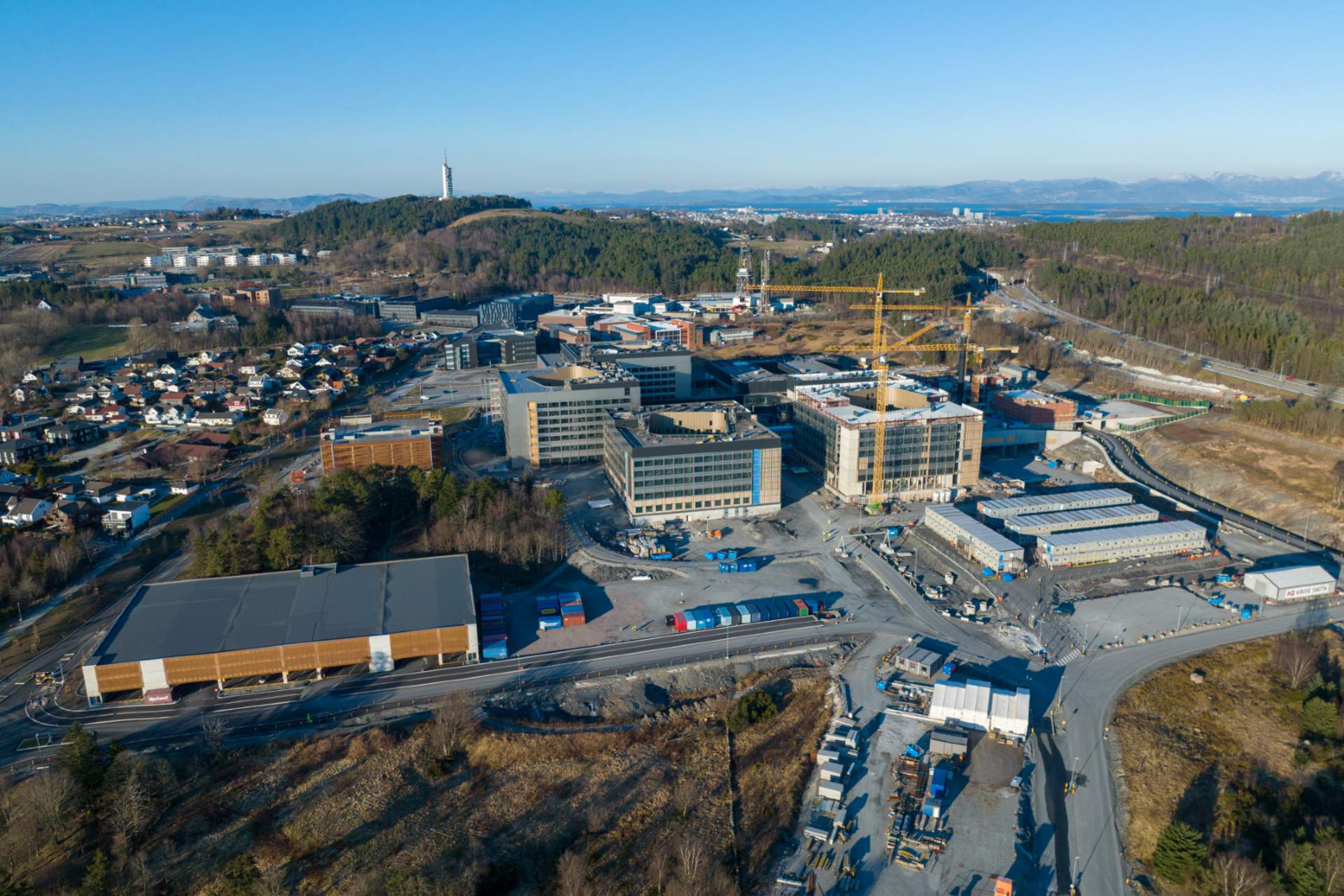 Avansert bygg med landingsmulighet for luftambulansen 