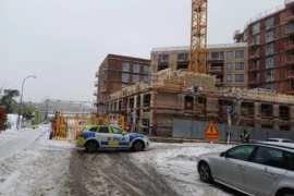 Tre tiltales etter dødelig heisulykke – risikerer millionbot Thumbnail