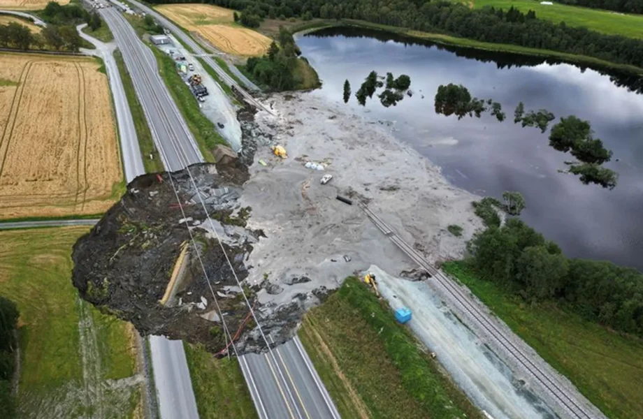 Tre selskaper mistenkt etter dødelig leirskred