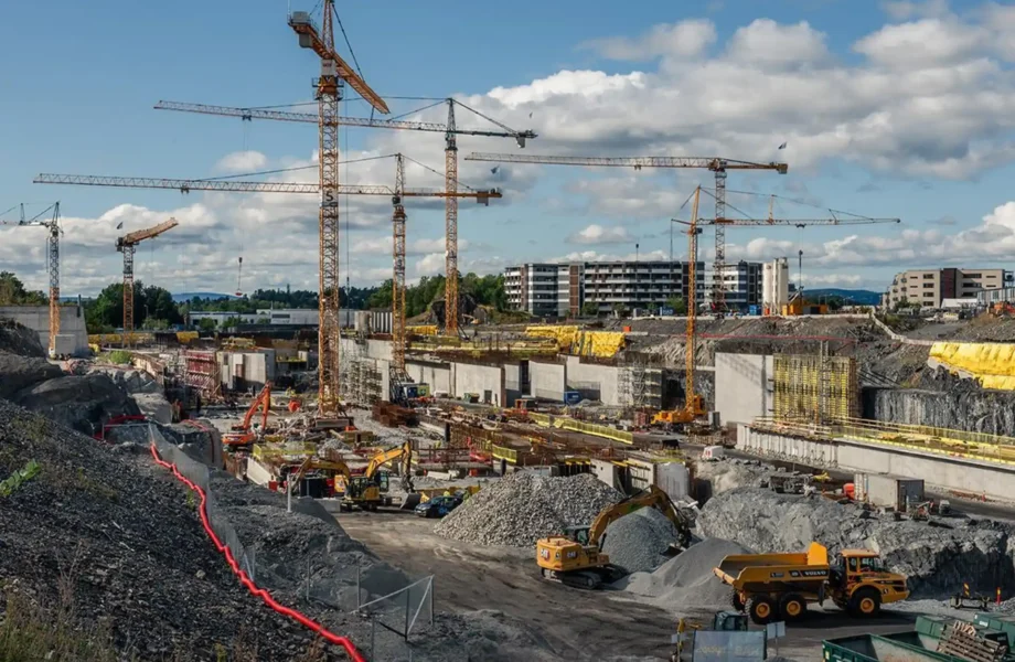 Dyrt og forsinket bygg blir enda dyrere