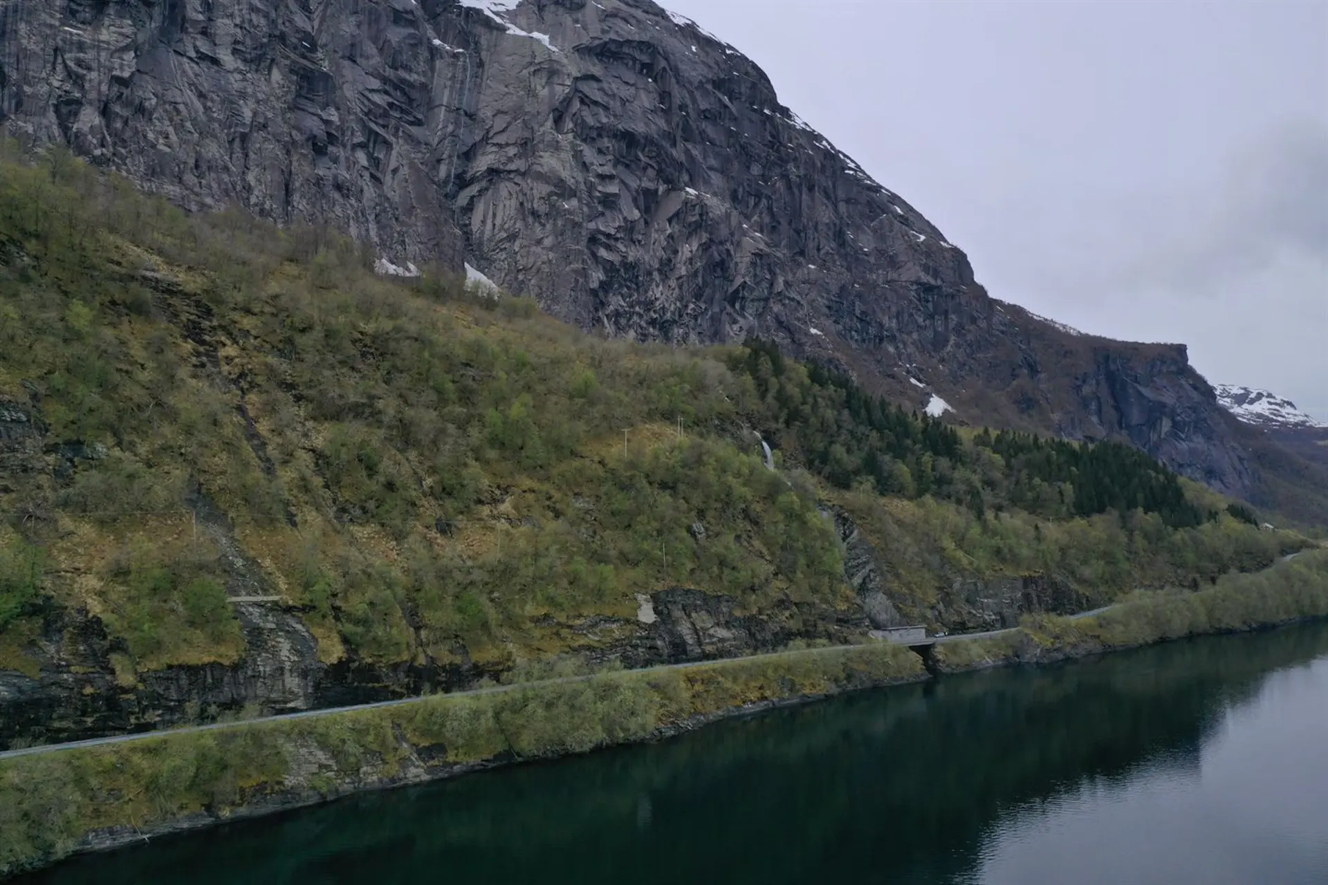 Med signeringen er det klart for oppstart av et viktig infrastrukturprosjekt i Vestland.