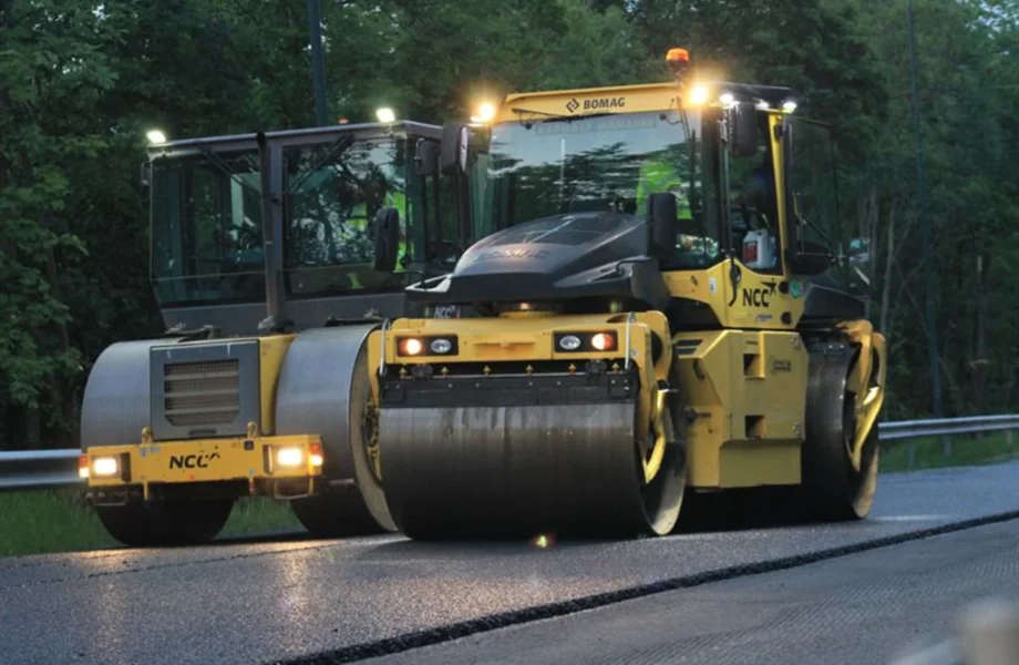 Ruller inn asfaltkontrakter