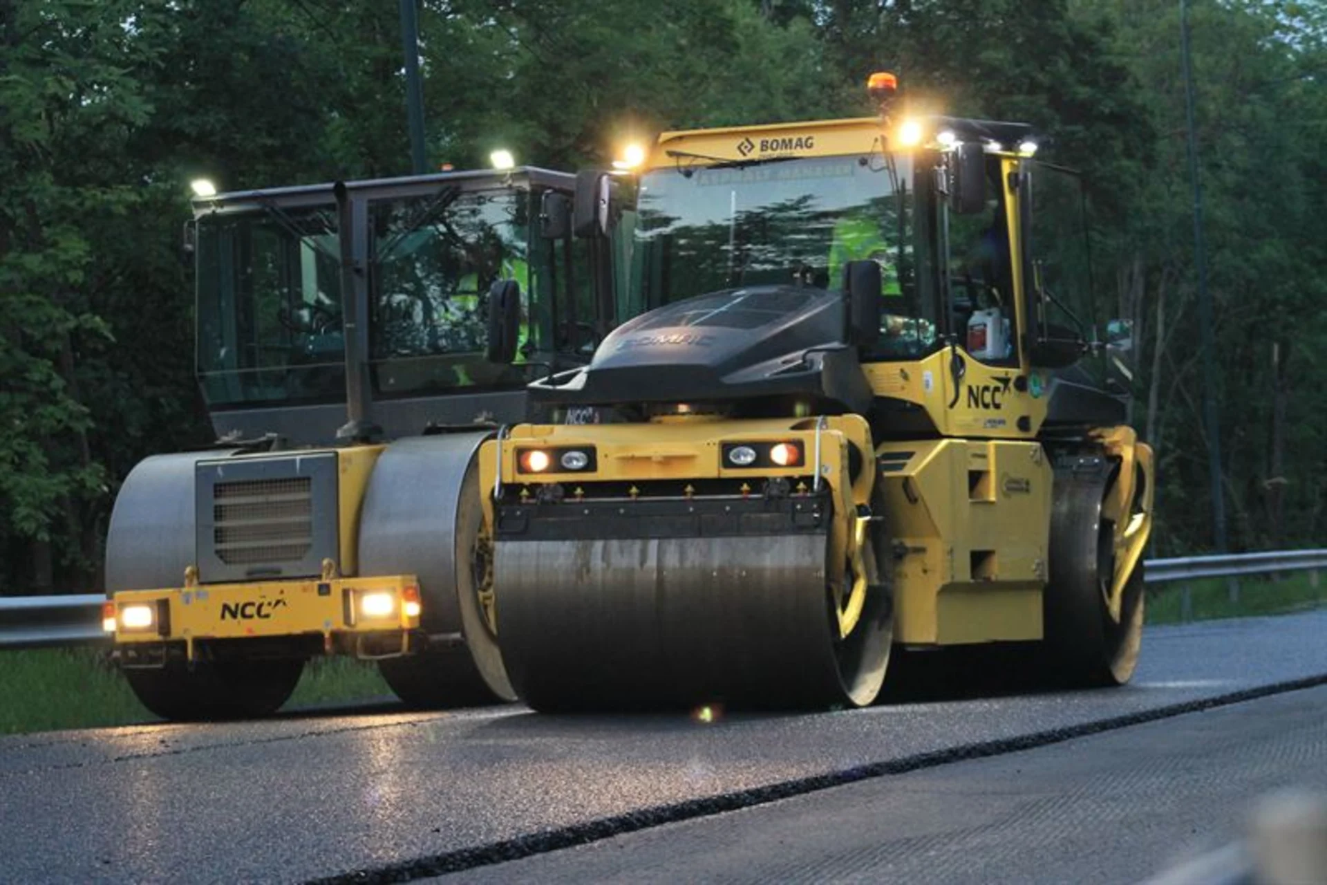 Ruller inn asfaltkontrakter