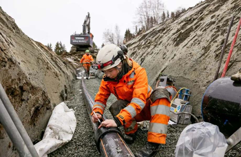 Signerer sitt største prosjekt på egenhånd