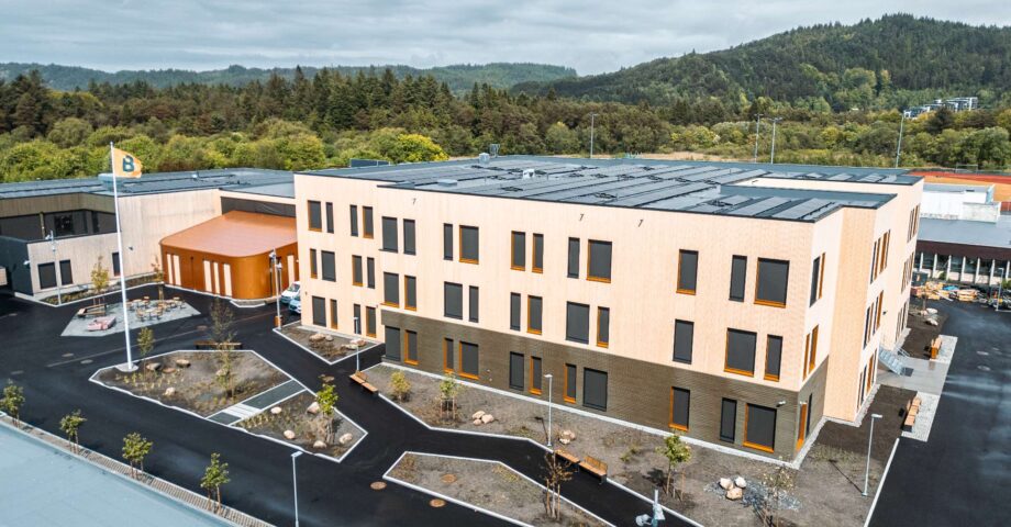 Bygger passivskole i massivtre for en halv milliard Logo