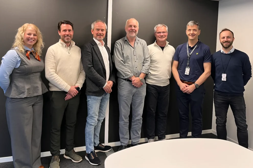 Signert ny kontrakt på Nye Rikshospiltalet: Ellen-Andrea Myhre, Kristoffer Laskemoen, Bjørn Stokkevåg, Dag Bøhler, Thomas Ellefsen, Per Bjørnar Børresen, Terje Hegstad. AF Gruppen