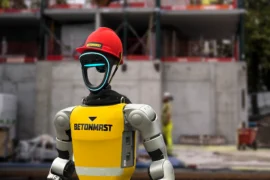 Menneskelignende robot inntar norsk byggeplass Thumbnail