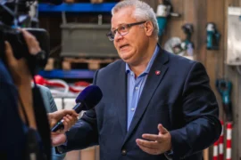 Frp raser: «En skandale» at veier og jernbane står stille Thumbnail