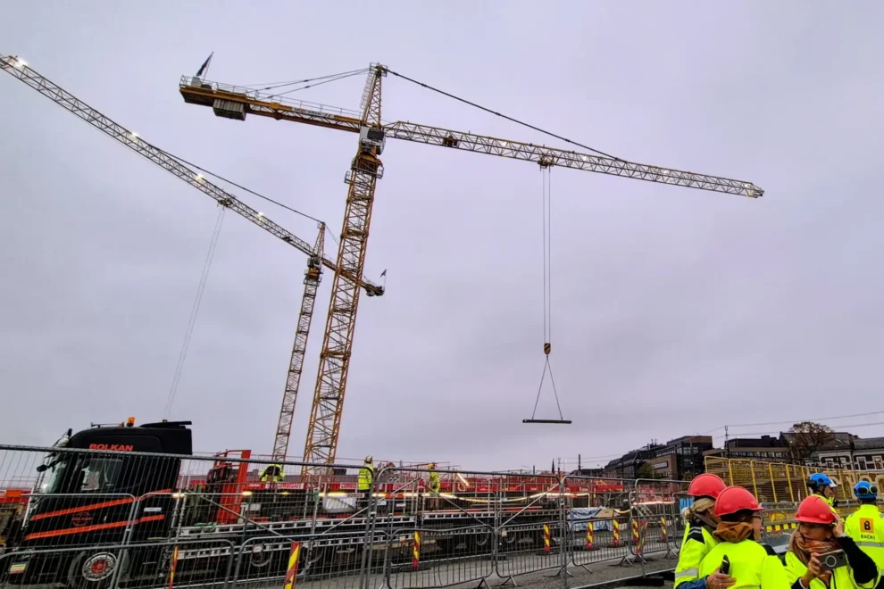 Byggekranene vil bli en del av bybildet i årene som kommer. Innlandet Science park Hamar vil etter planen stå ferdig første kvartal 2029.